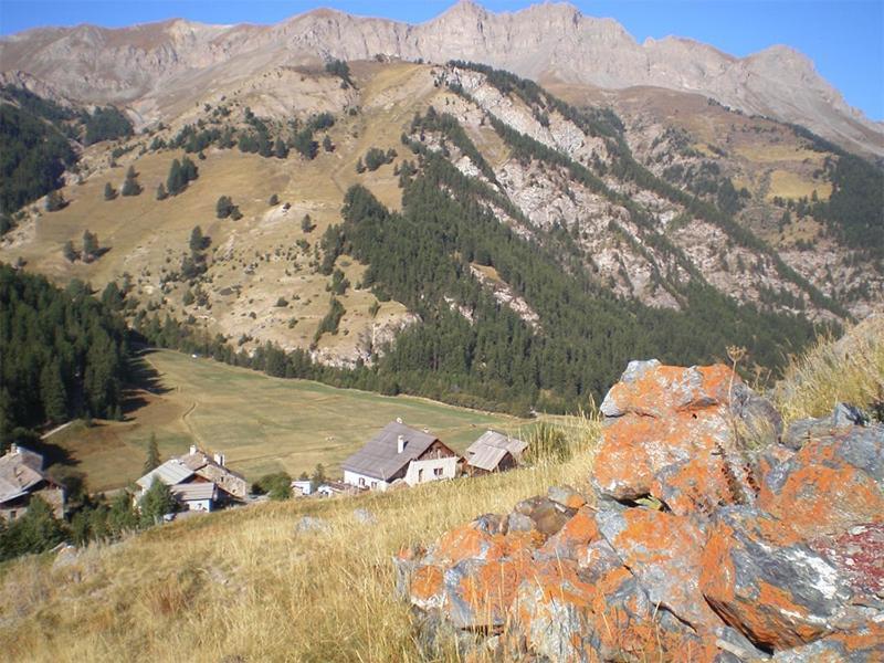 Auberge L'Estoilies Saint-Vérand Exteriör bild