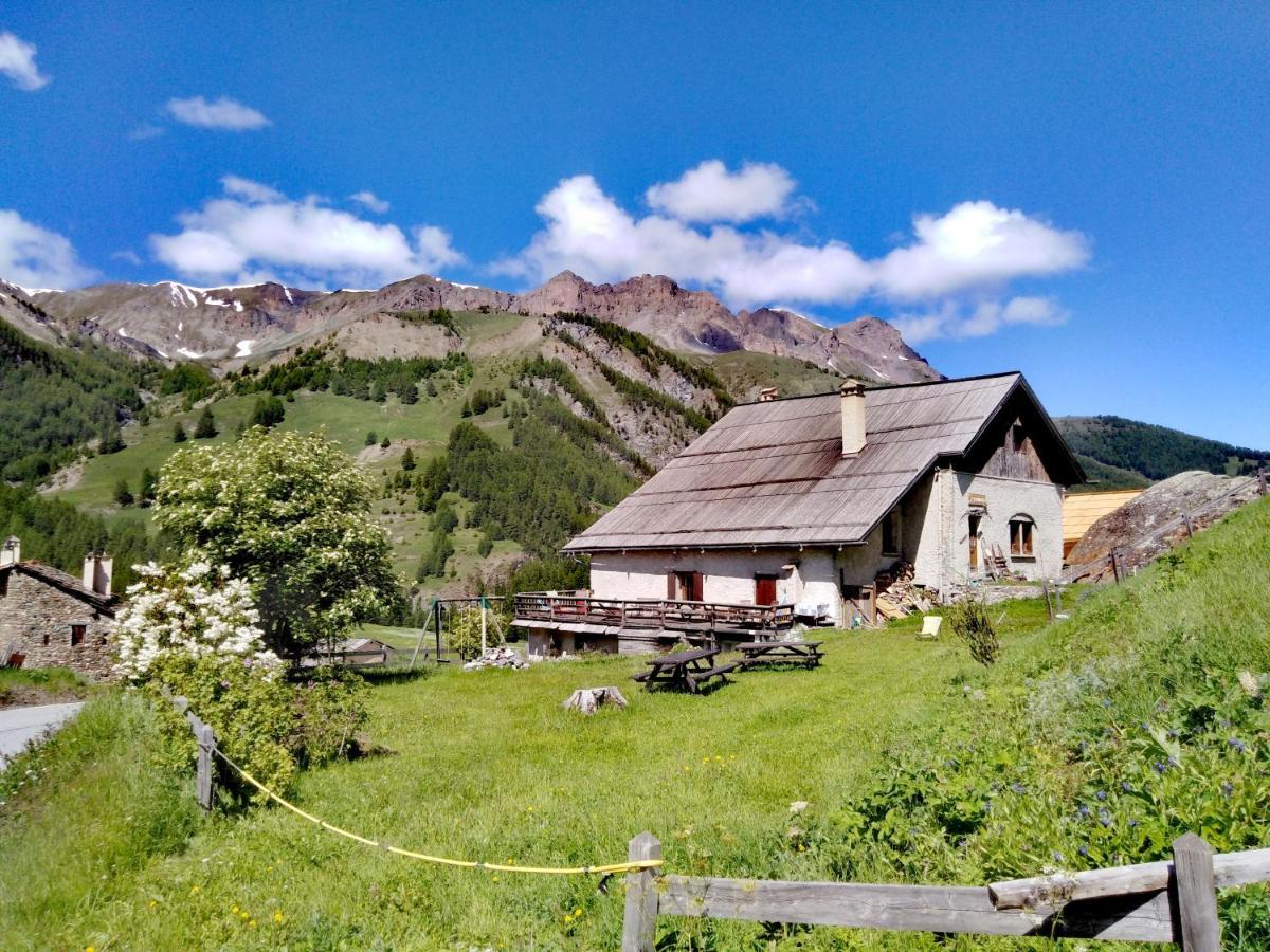 Auberge L'Estoilies Saint-Vérand Exteriör bild