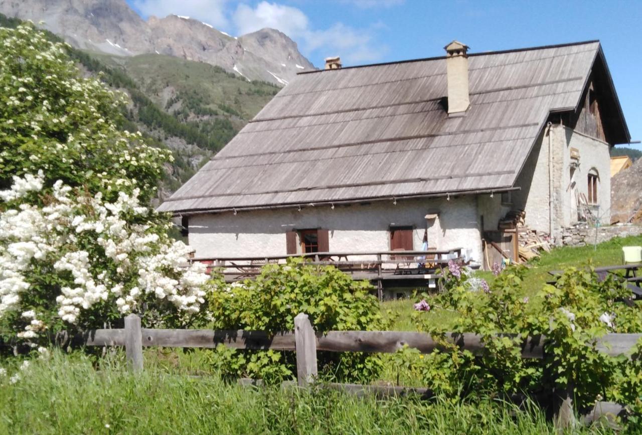 Auberge L'Estoilies Saint-Vérand Exteriör bild