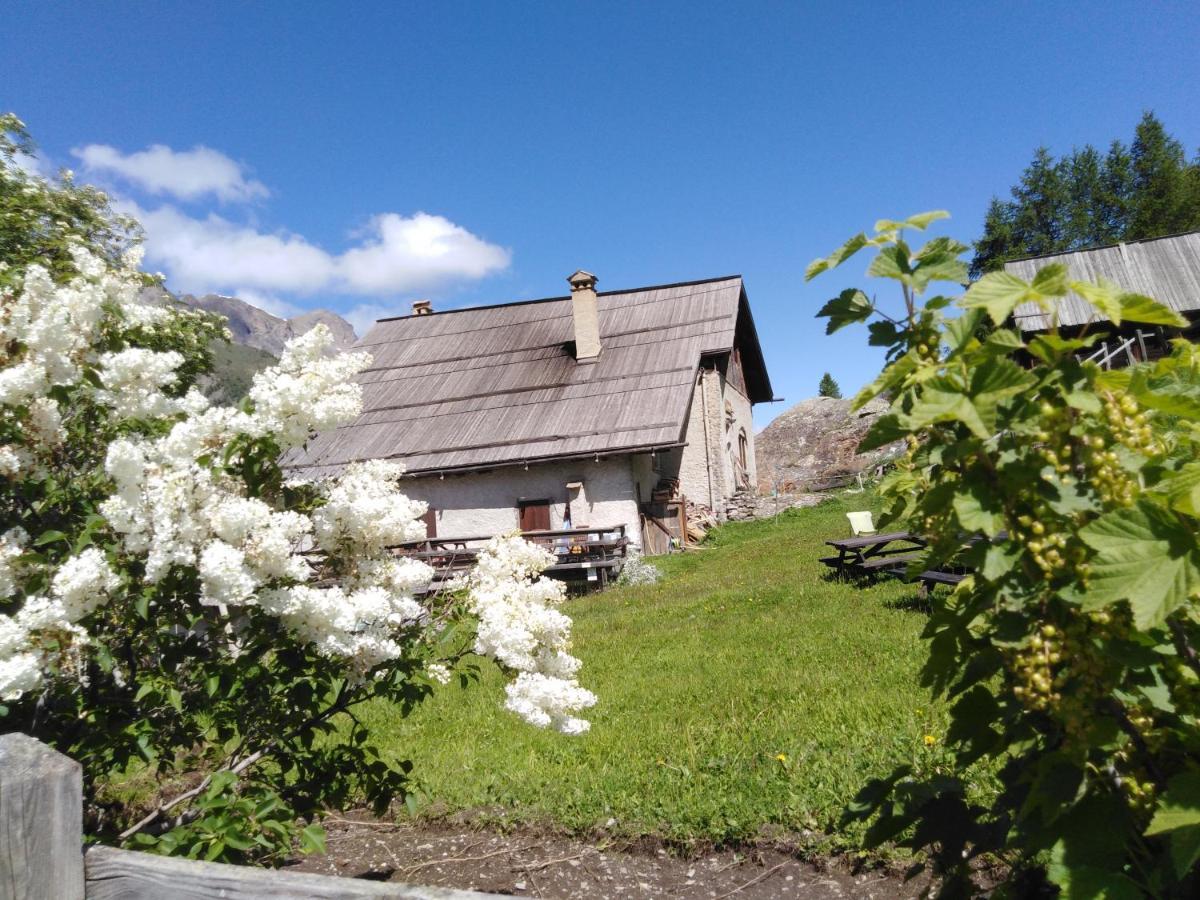 Auberge L'Estoilies Saint-Vérand Exteriör bild