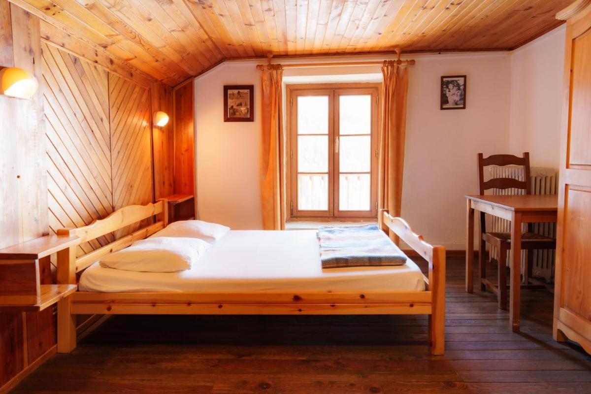 Auberge L'Estoilies Saint-Vérand Exteriör bild